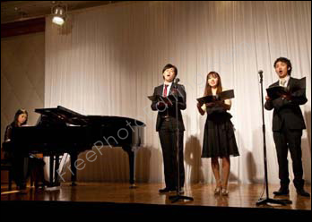 The woman in the picture on left needs to be placed on this stage photo