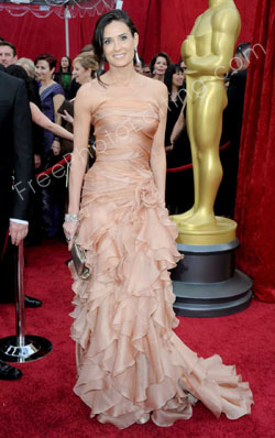 This is the original photo of Demi Moore at the Oscars 2010 in a lovely layered nude coloured gown. Photo editing is required to change the gown color to lilac.