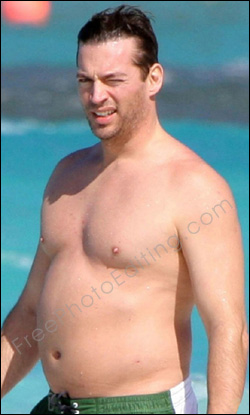 Photo editing, photo retouching required: Digital liposuction to dissolve Harry Connick's belly fat and reduce his paunch. The edited photo can be seen on right.