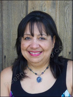 Photo editing required: The woman in this photo wants to look younger and thinner. The resultant photo after retouching can be seen on right.
